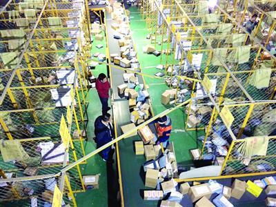 海淘想買得爽手不容易 海外直郵速度價格難兩全-亞馬遜,轉(zhuǎn)運,大規(guī)模,運費,中國,淘,貨品,電商,關稅,物流,-上海頻道-東方網(wǎng)